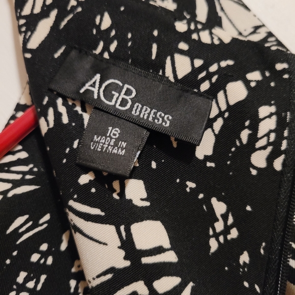 Perfect dress - Picture 4 of 5